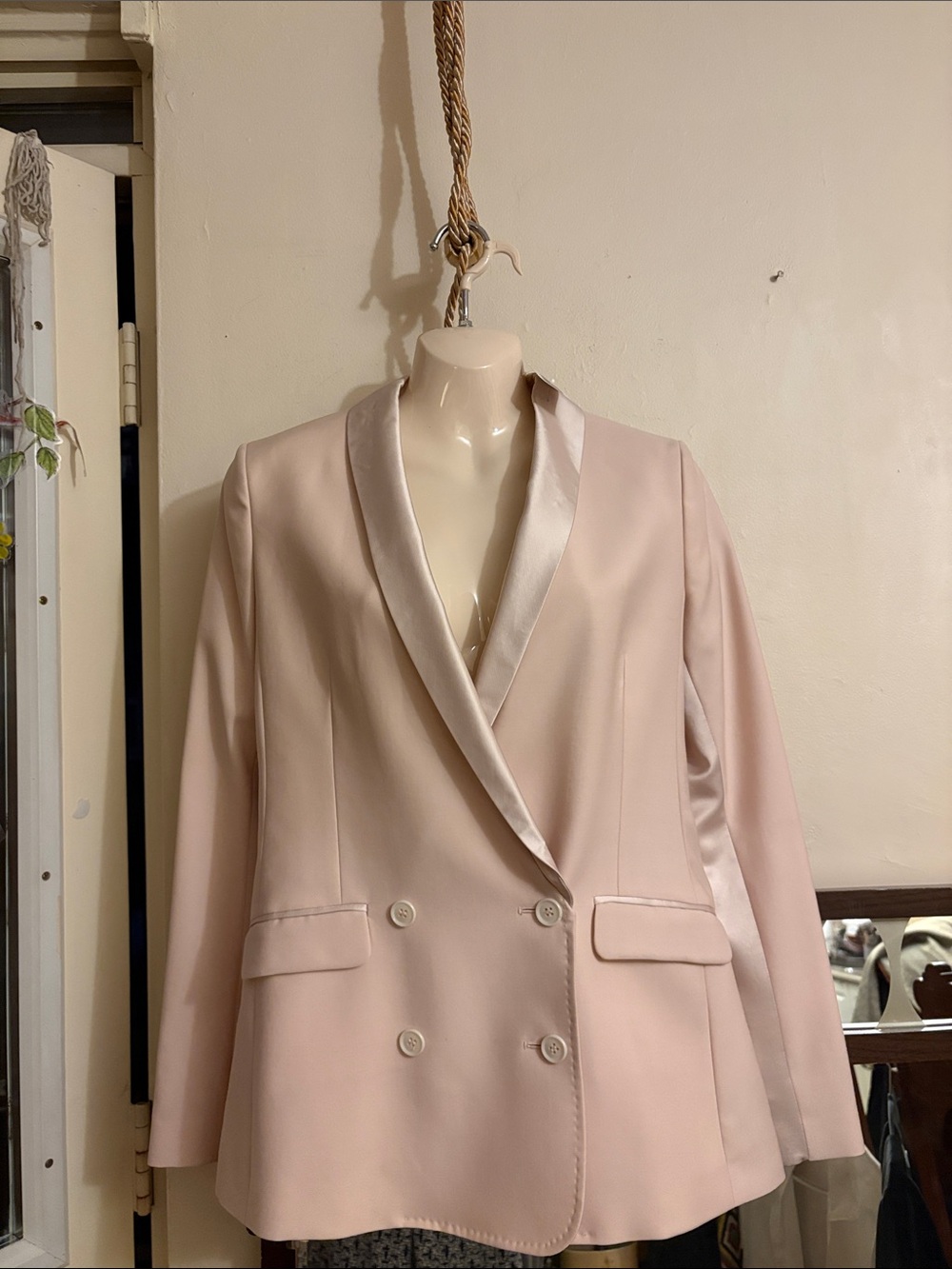 Mendocino Blush Pink Double-Breasted Blazer with Satin Lapel. Wool